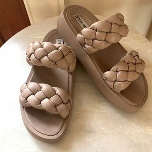 Steve Madden Puffy Braided Sandals Size 6